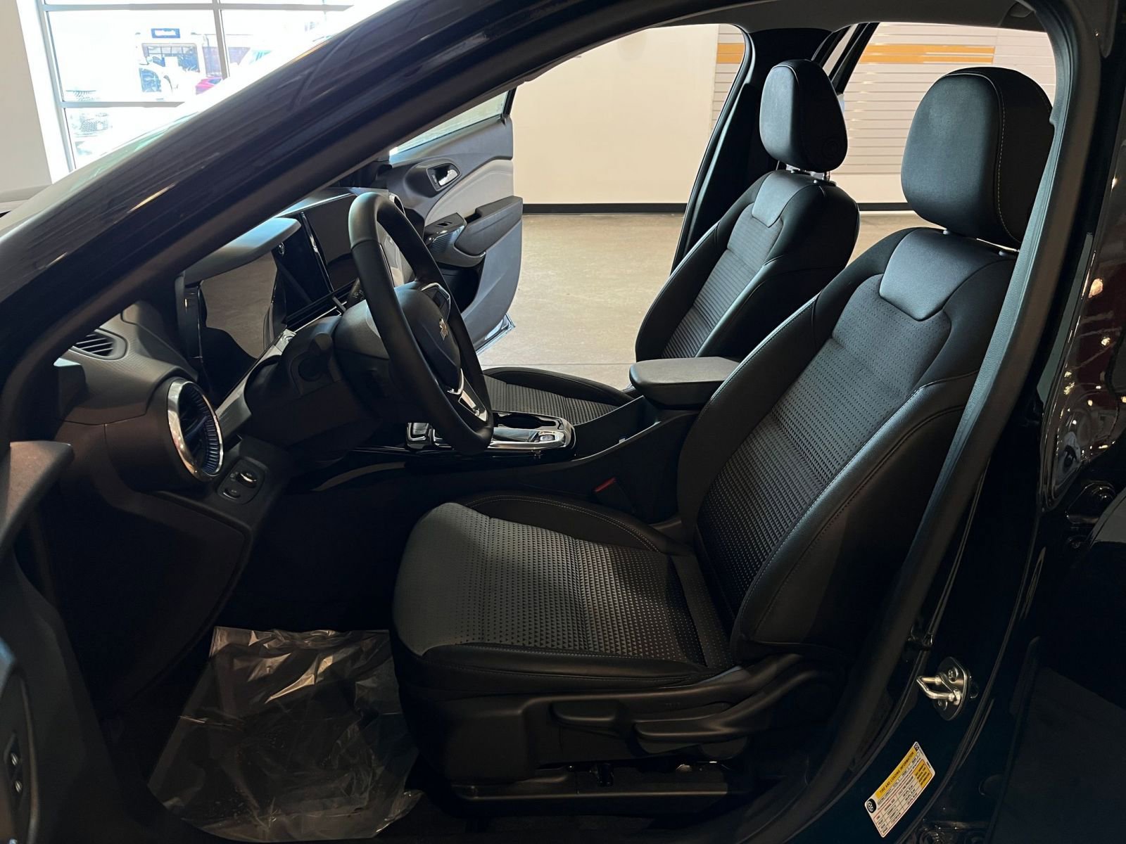 Thumbnail: 2025 Chevrolet Trax - 23