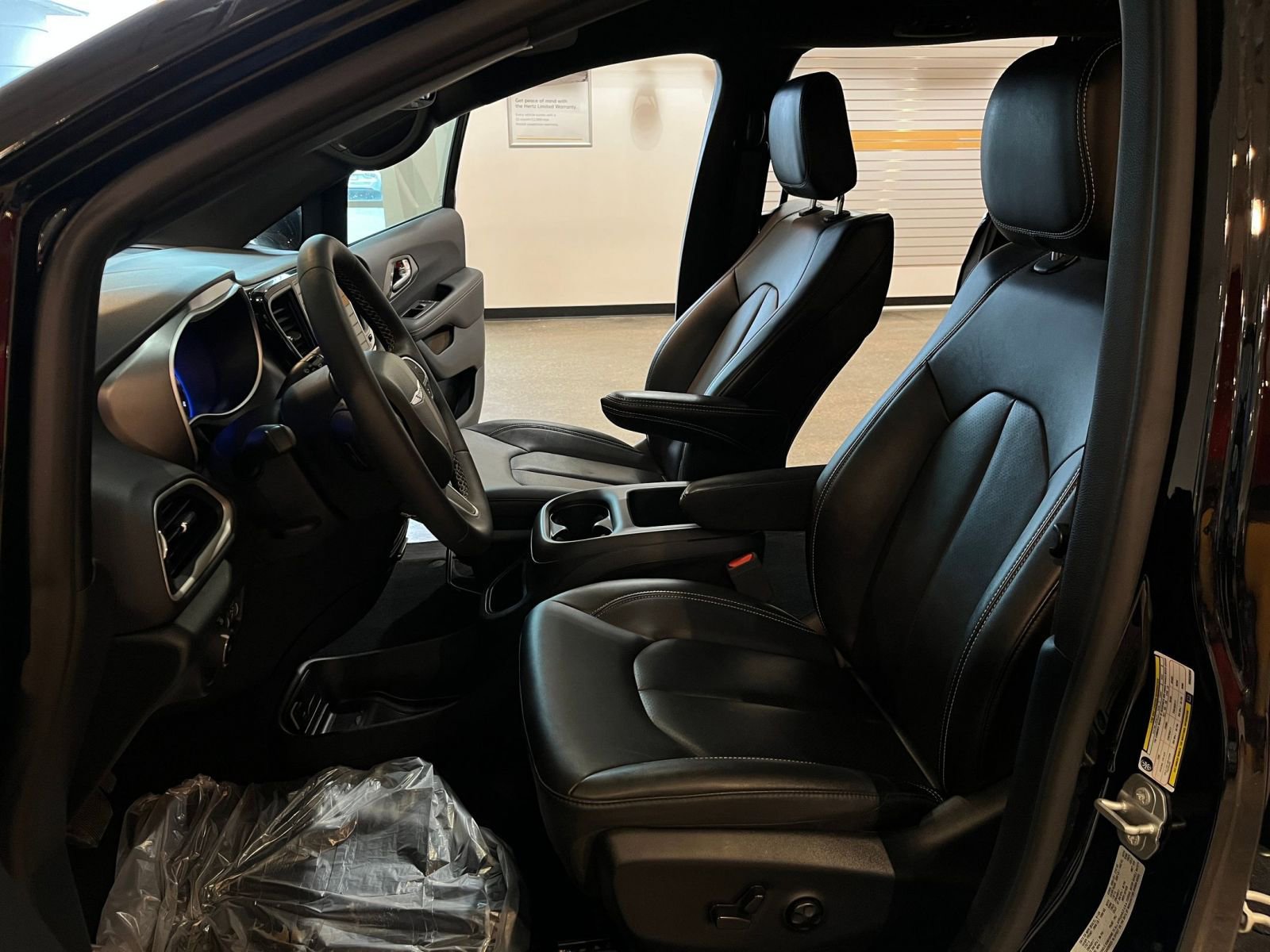 Thumbnail: 2025 Chrysler Pacifica - 28