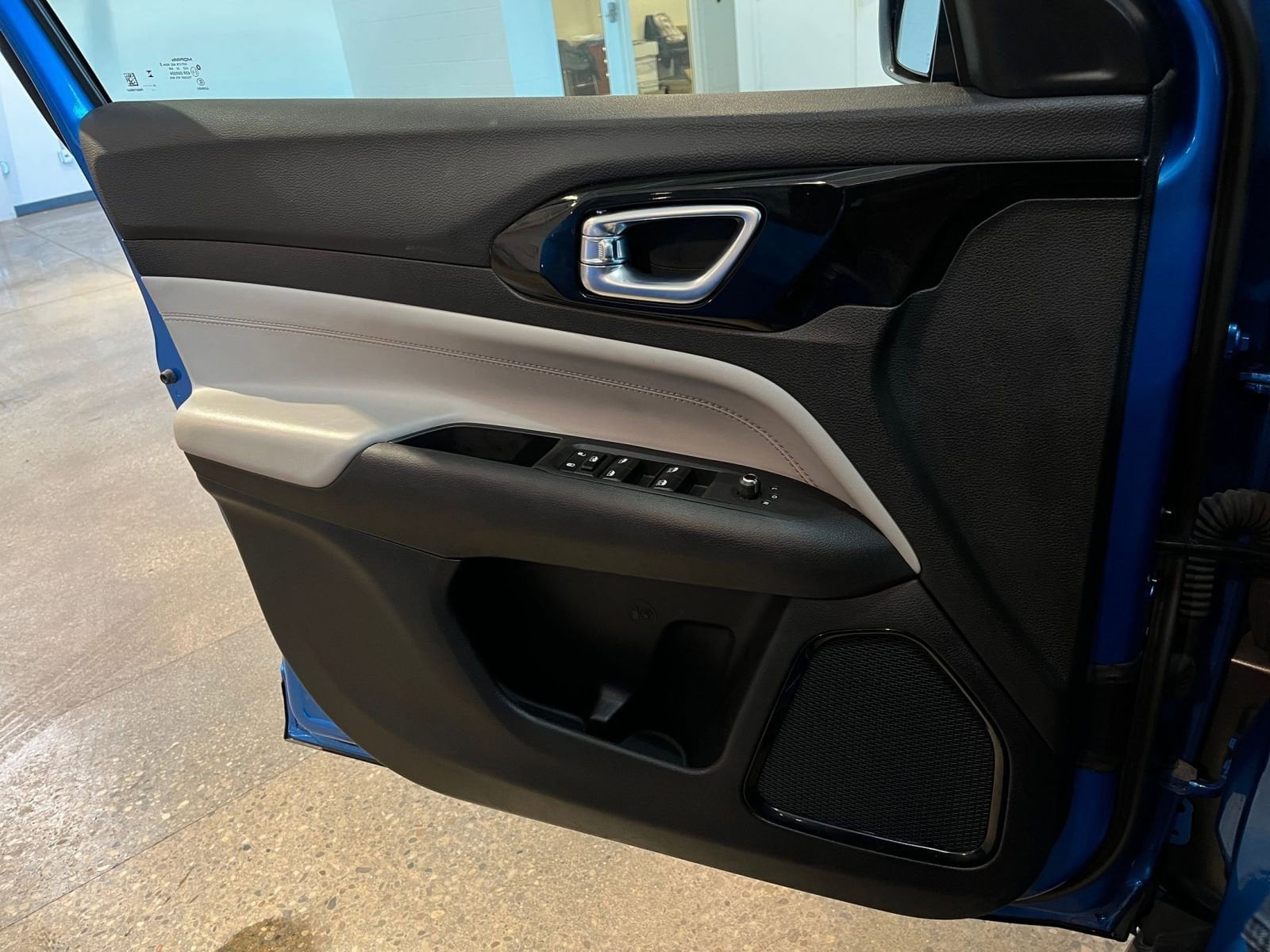 Thumbnail: 2025 Jeep Compass - 18