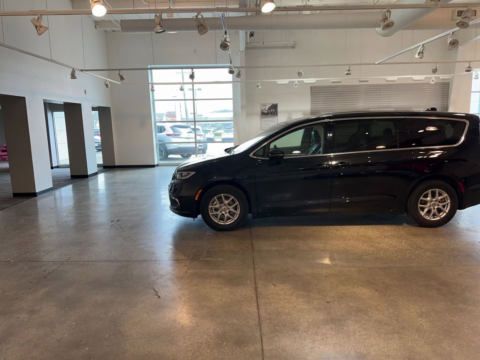 Thumbnail: 2024 Chrysler Pacifica - 9