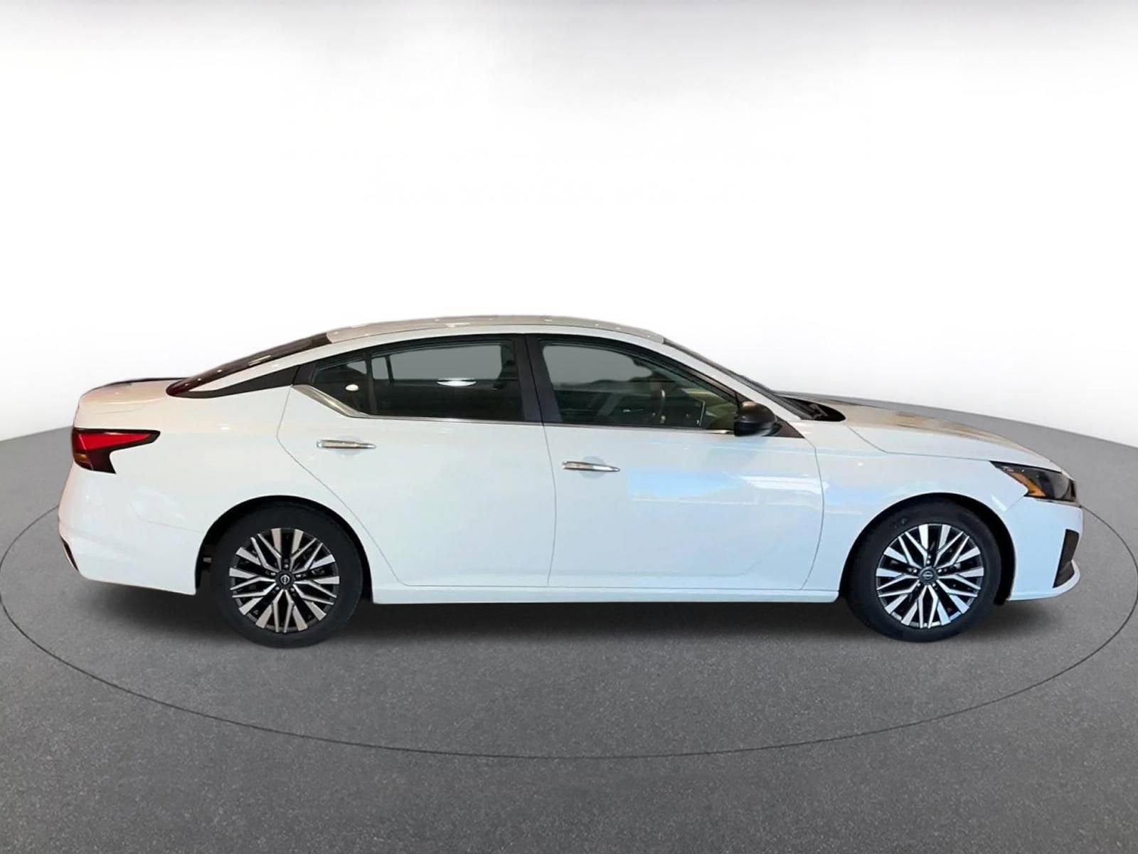 Thumbnail: 2025 Nissan Altima - 16