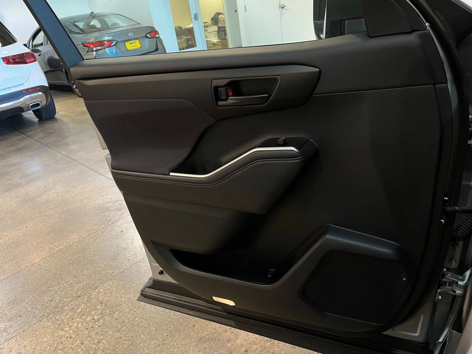Thumbnail: 2025 Toyota Highlander - 18