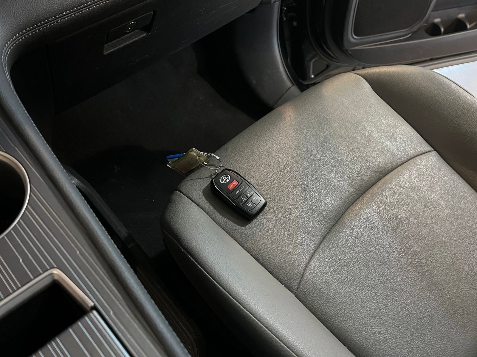 Thumbnail: 2025 Toyota Sienna - 21