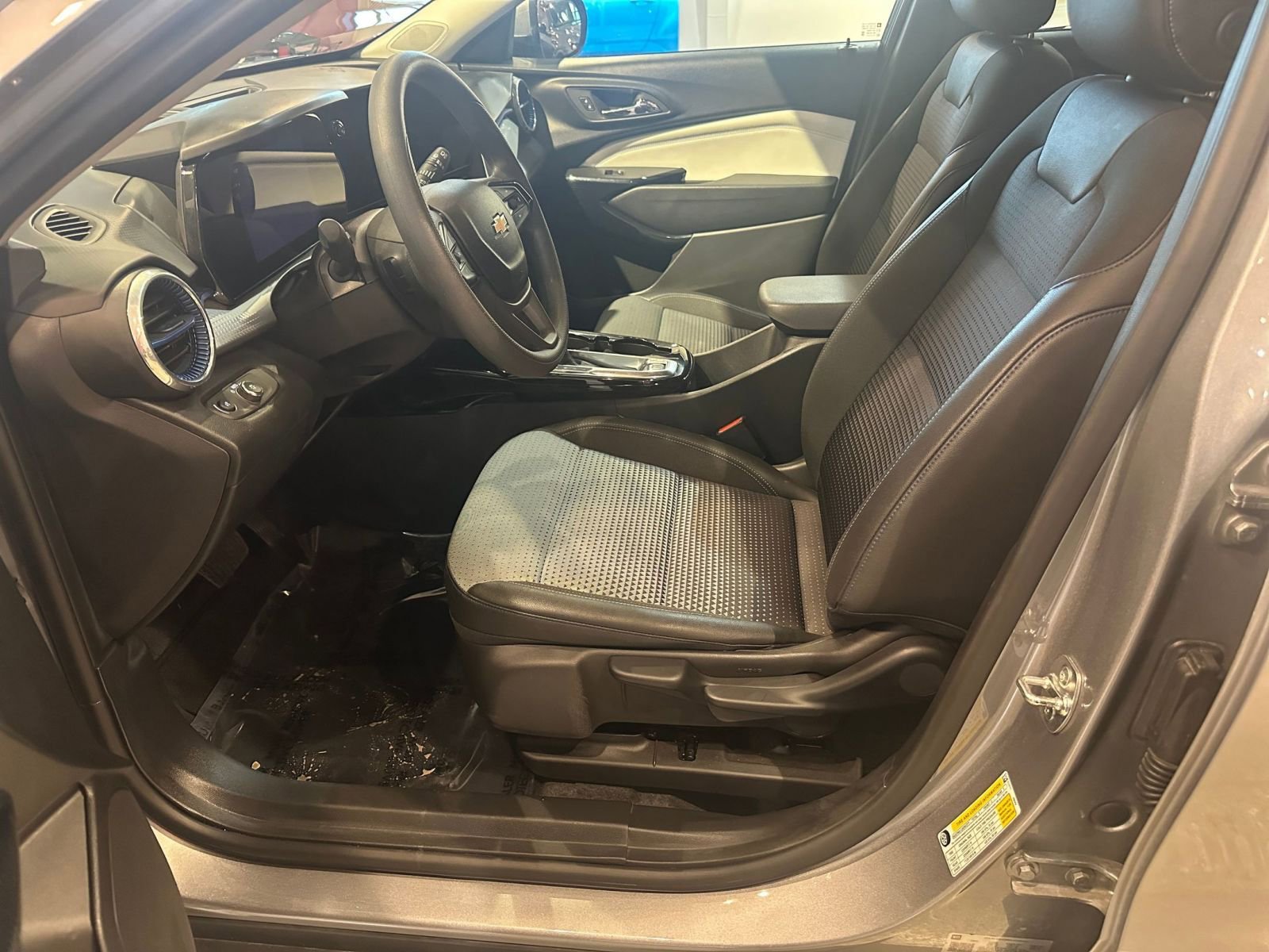 Thumbnail: 2025 Chevrolet Trax - 27