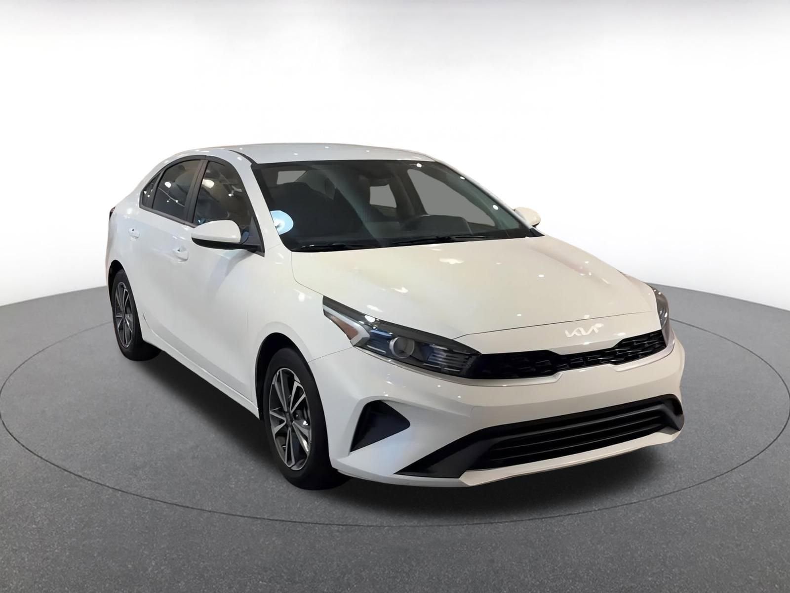 Thumbnail: 2024 Kia Forte - 3