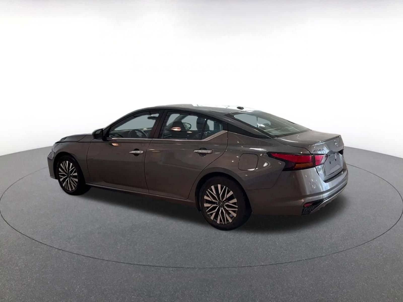 Thumbnail: 2025 Nissan Altima - 10