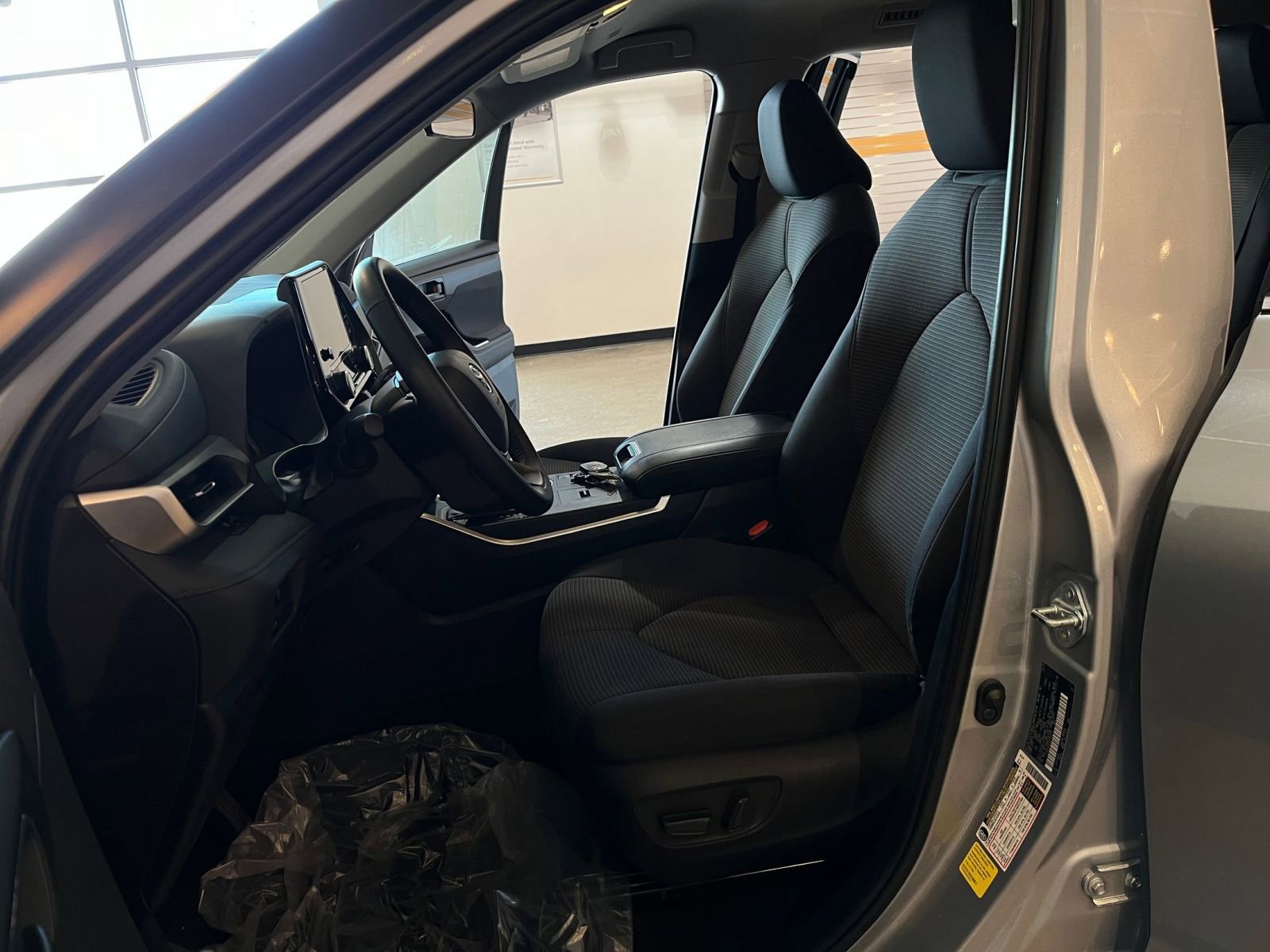 Thumbnail: 2025 Toyota Highlander - 28