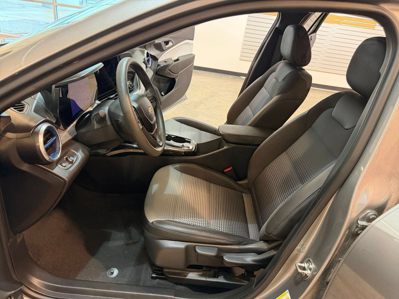 Thumbnail: 2025 Chevrolet Trax - 25