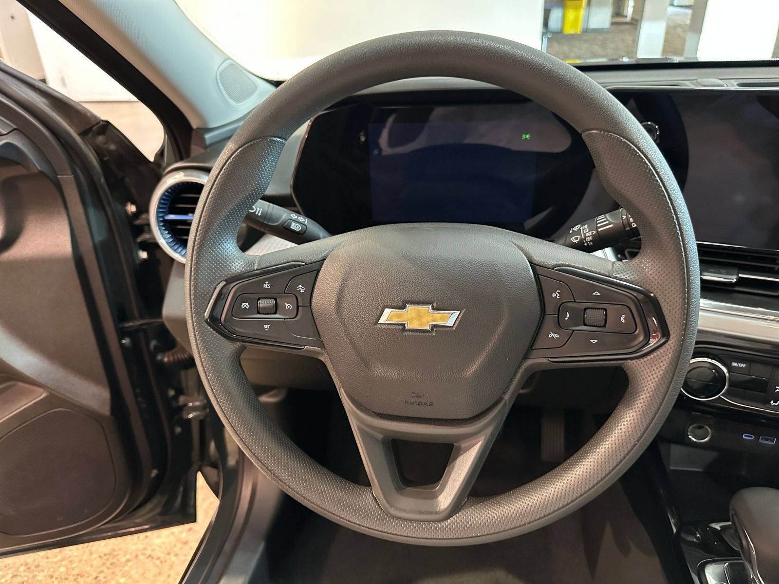 Thumbnail: 2025 Chevrolet Trax - 27