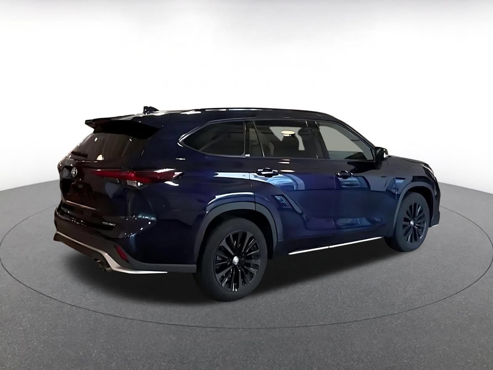 Thumbnail: 2025 Toyota Highlander - 15