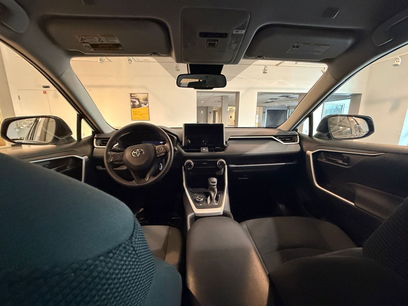 Thumbnail: 2025 Toyota RAV4 - 32