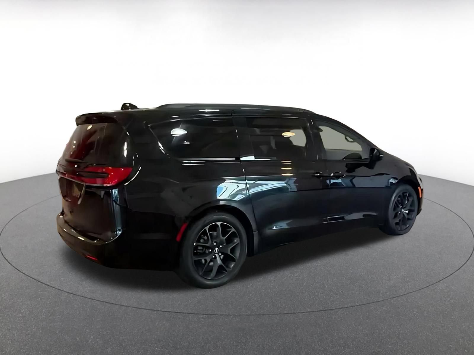 Thumbnail: 2025 Chrysler Pacifica - 11
