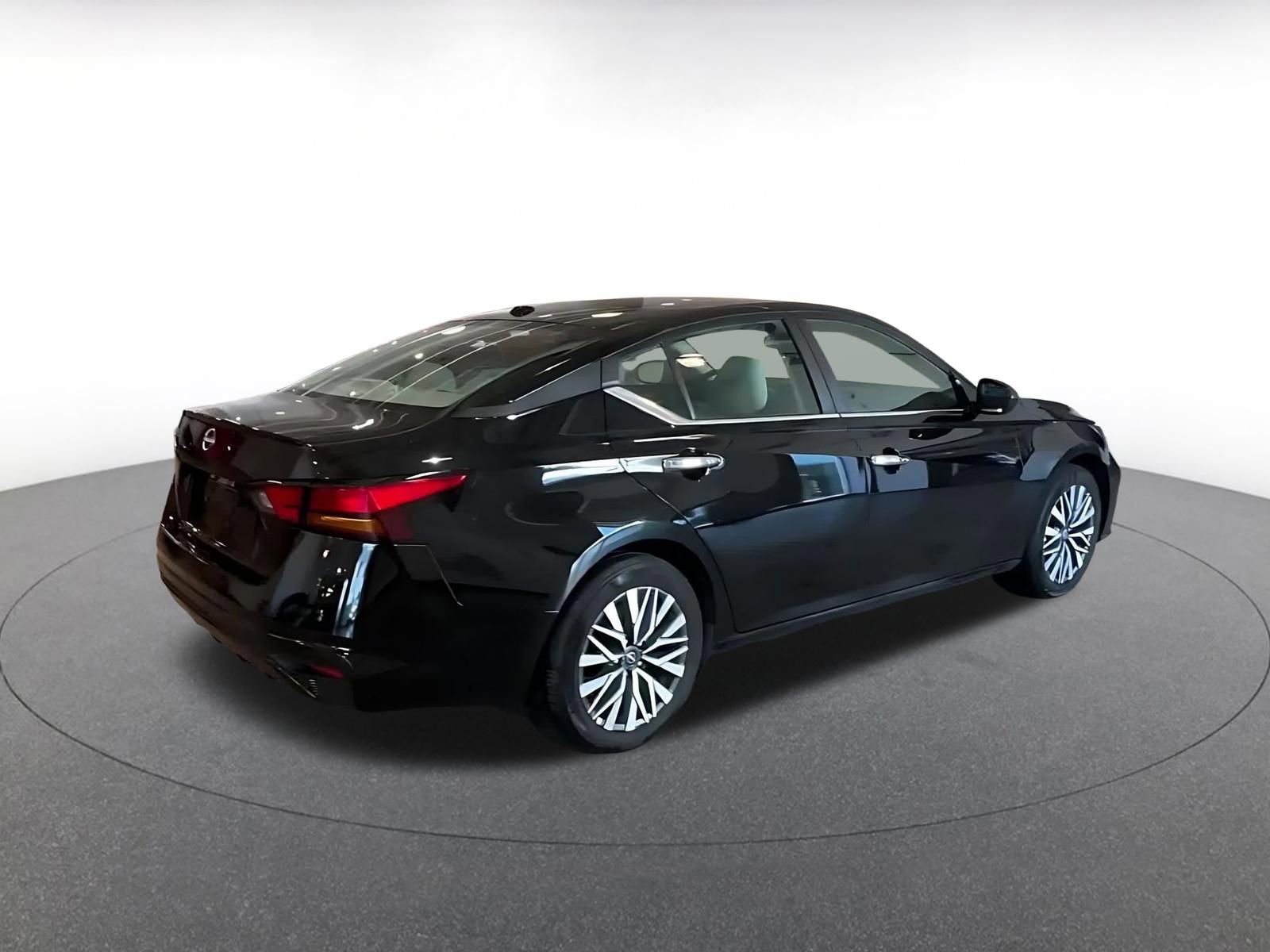 Thumbnail: 2025 Nissan Altima - 14