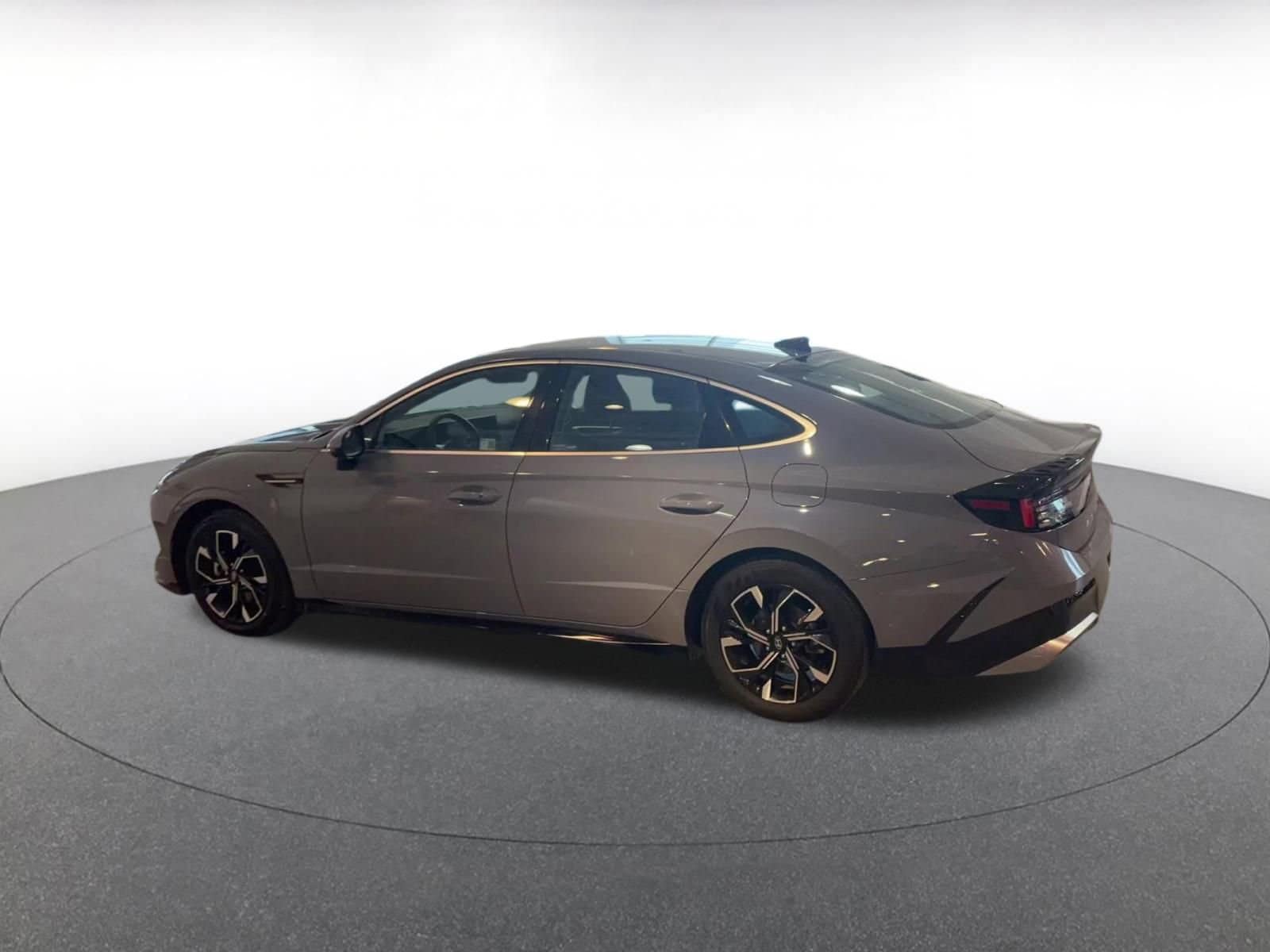 Thumbnail: 2025 Hyundai Sonata - 10