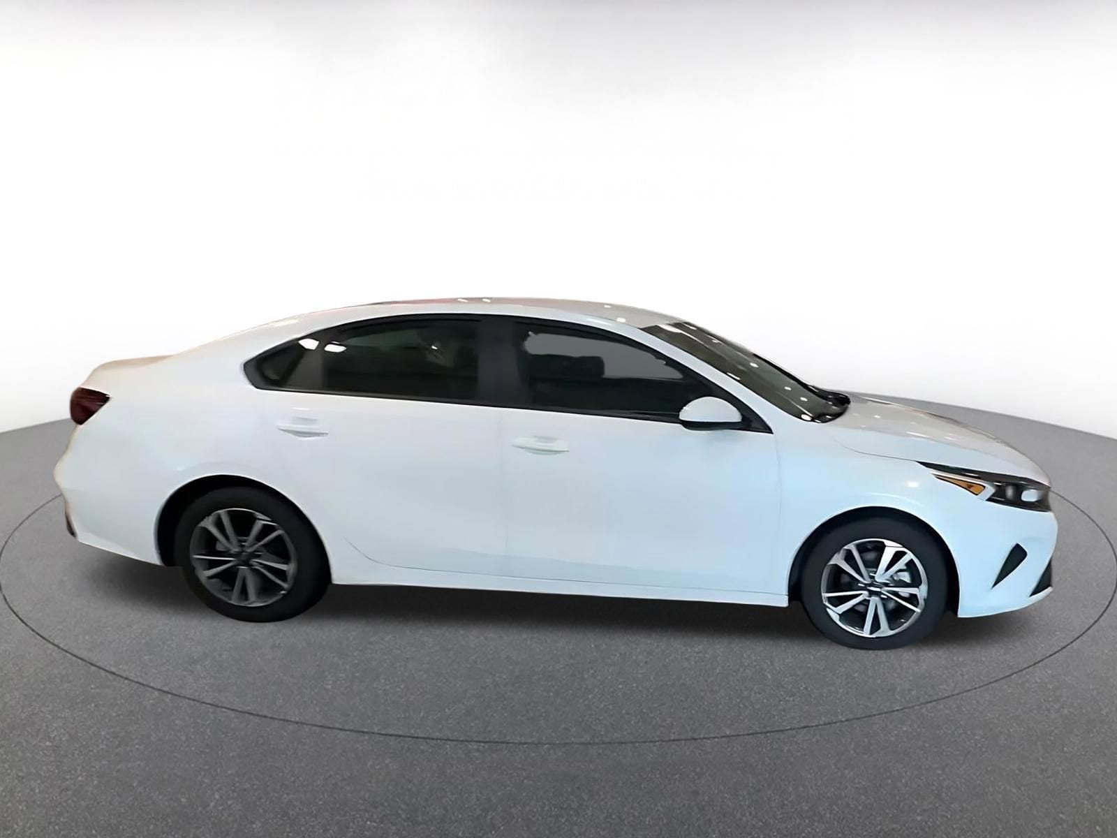 Thumbnail: 2024 Kia Forte - 14
