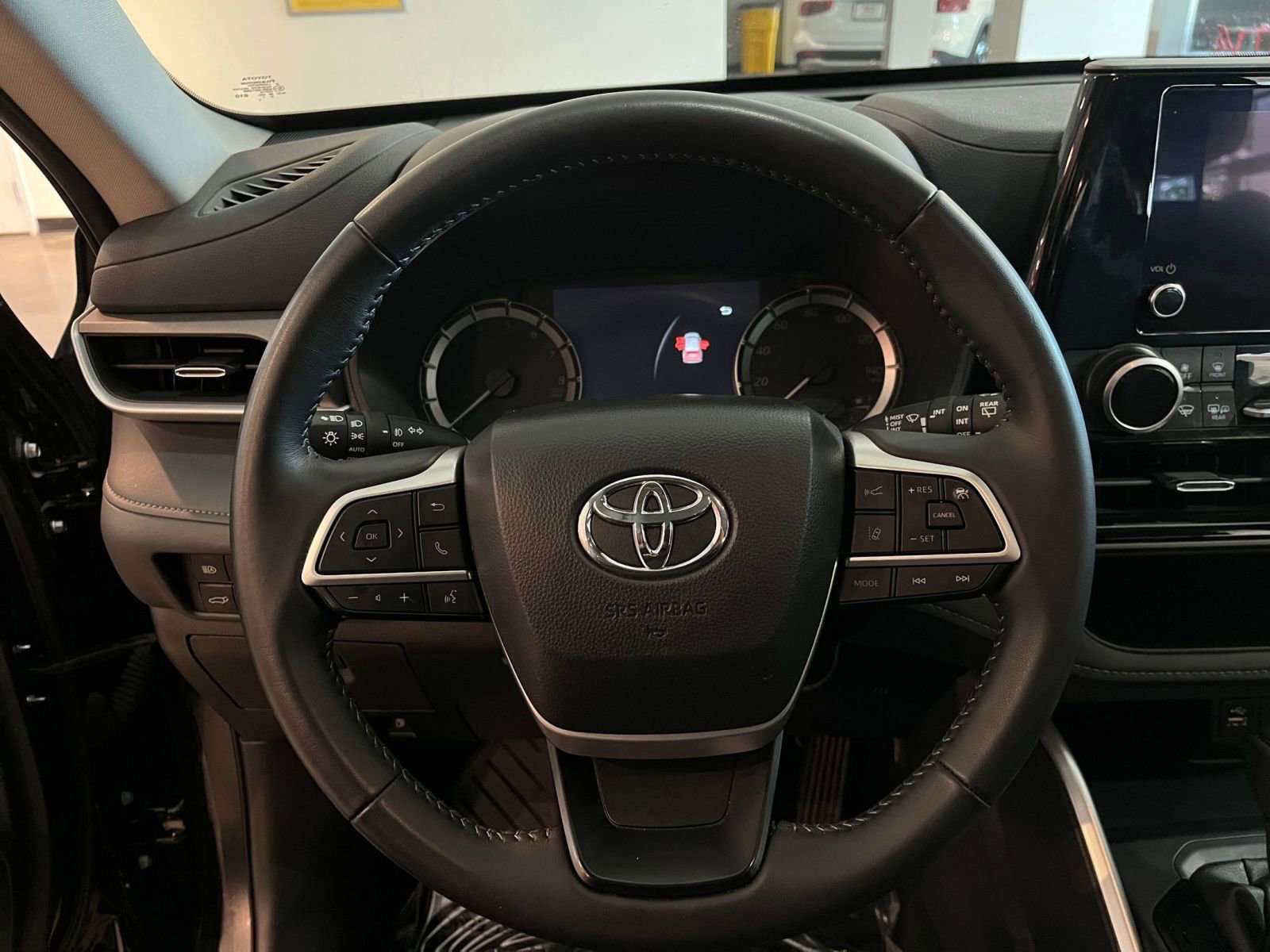 Thumbnail: 2025 Toyota Highlander - 29