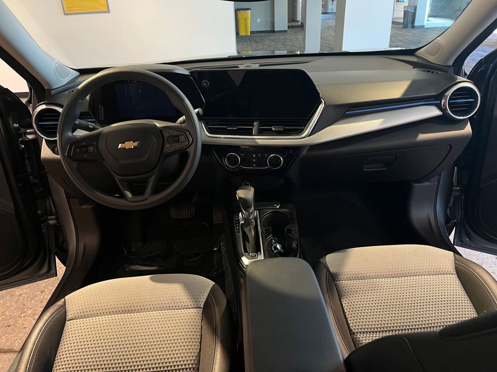 Thumbnail: 2025 Chevrolet Trax - 33