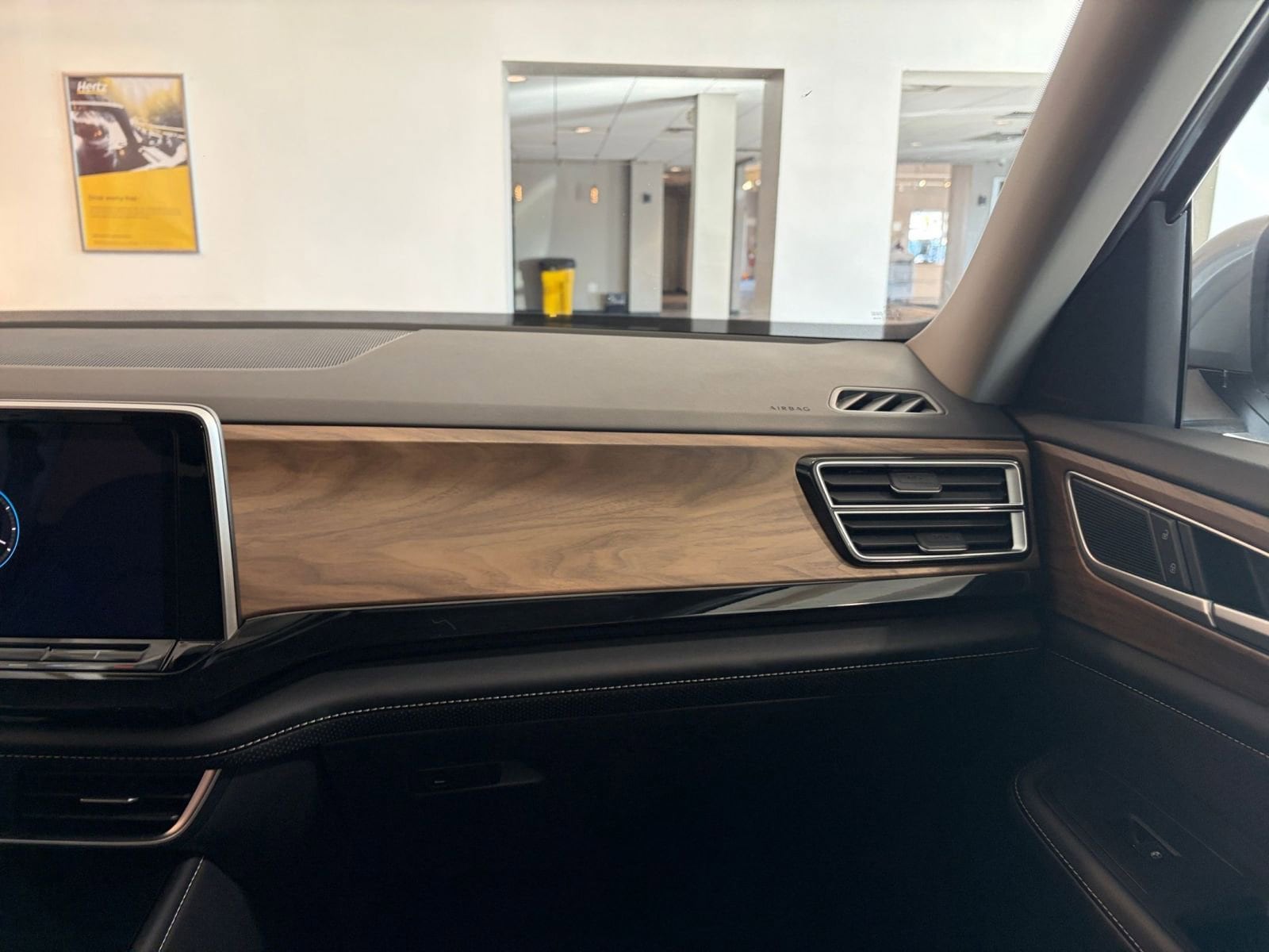 Thumbnail: 2025 Volkswagen Atlas - 35