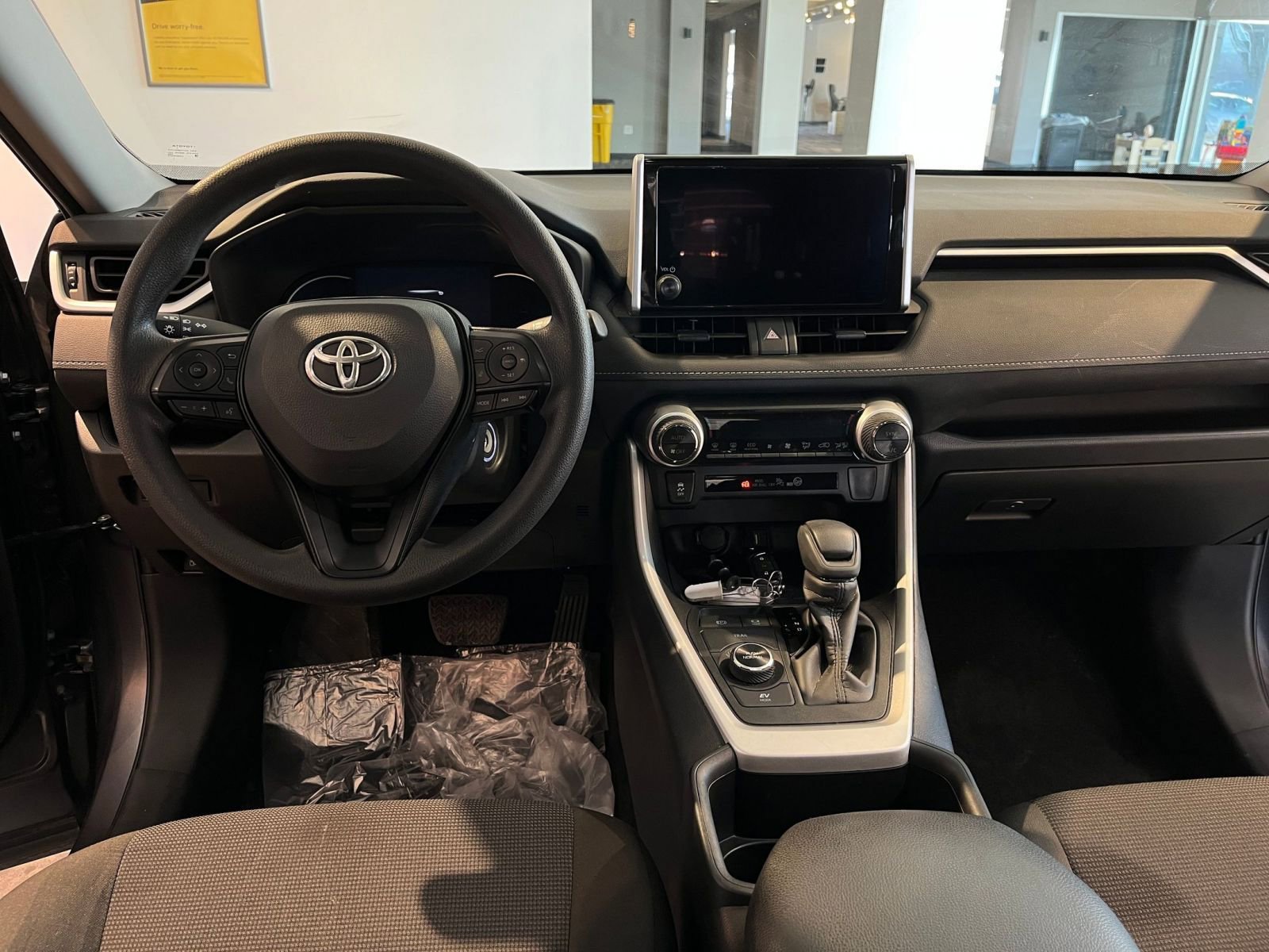 Thumbnail: 2025 Toyota RAV4 - 34