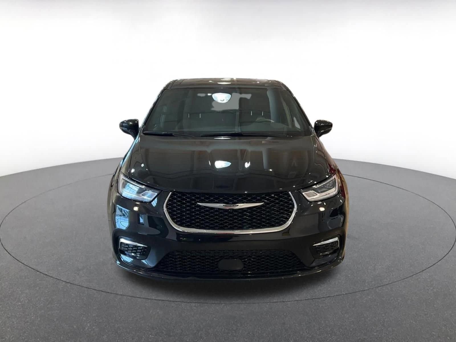 Thumbnail: 2025 Chrysler Pacifica - 4