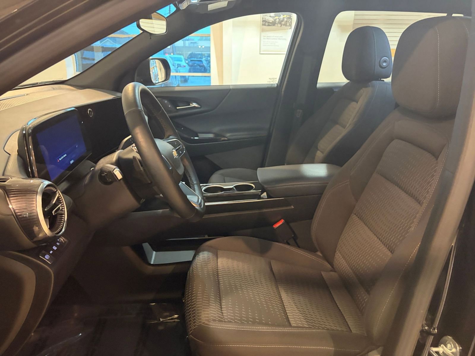 Thumbnail: 2025 Chevrolet Equinox - 25