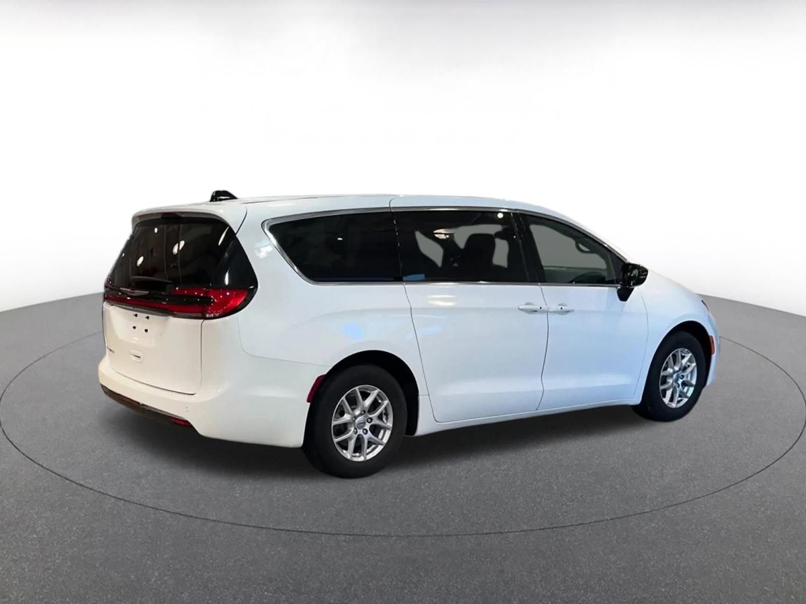 Thumbnail: 2025 Chrysler Pacifica - 14