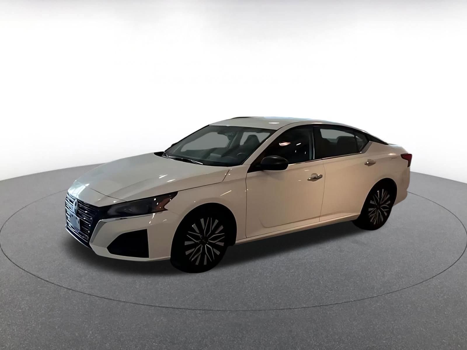 Thumbnail: 2025 Nissan Altima - 9