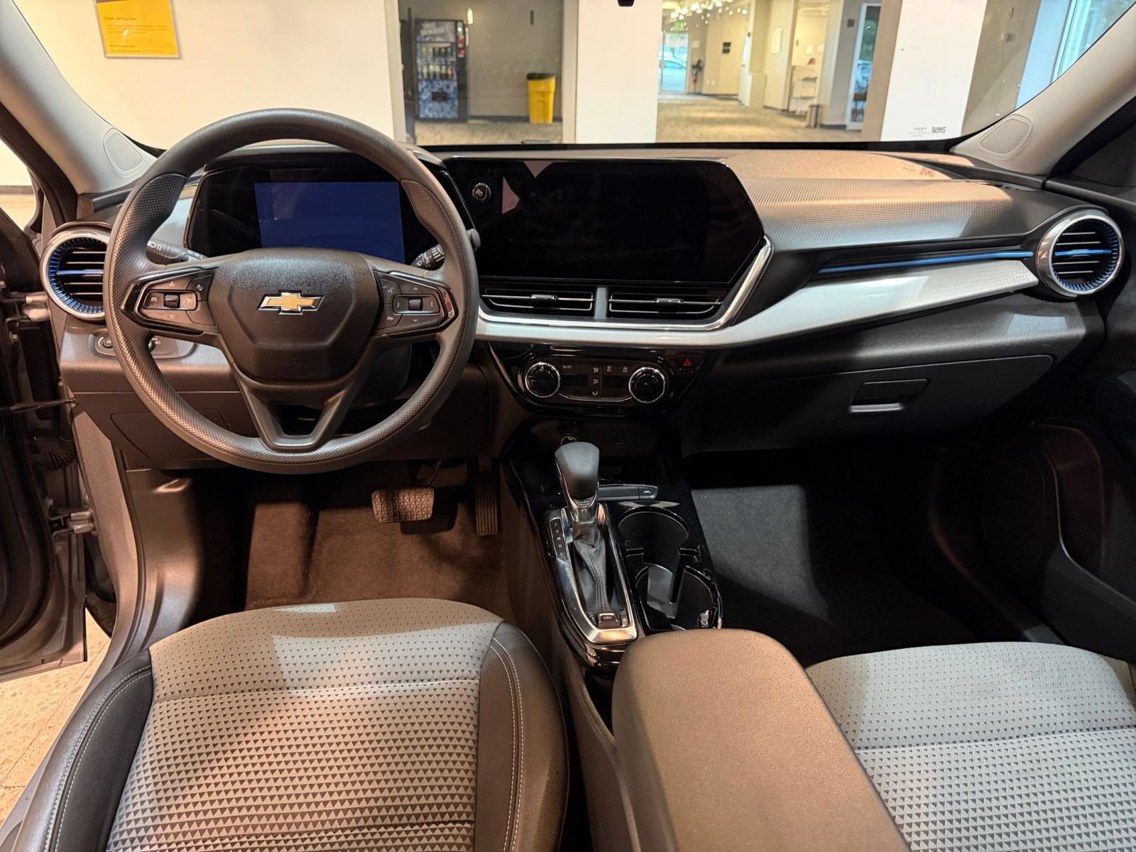 Thumbnail: 2025 Chevrolet Trax - 32