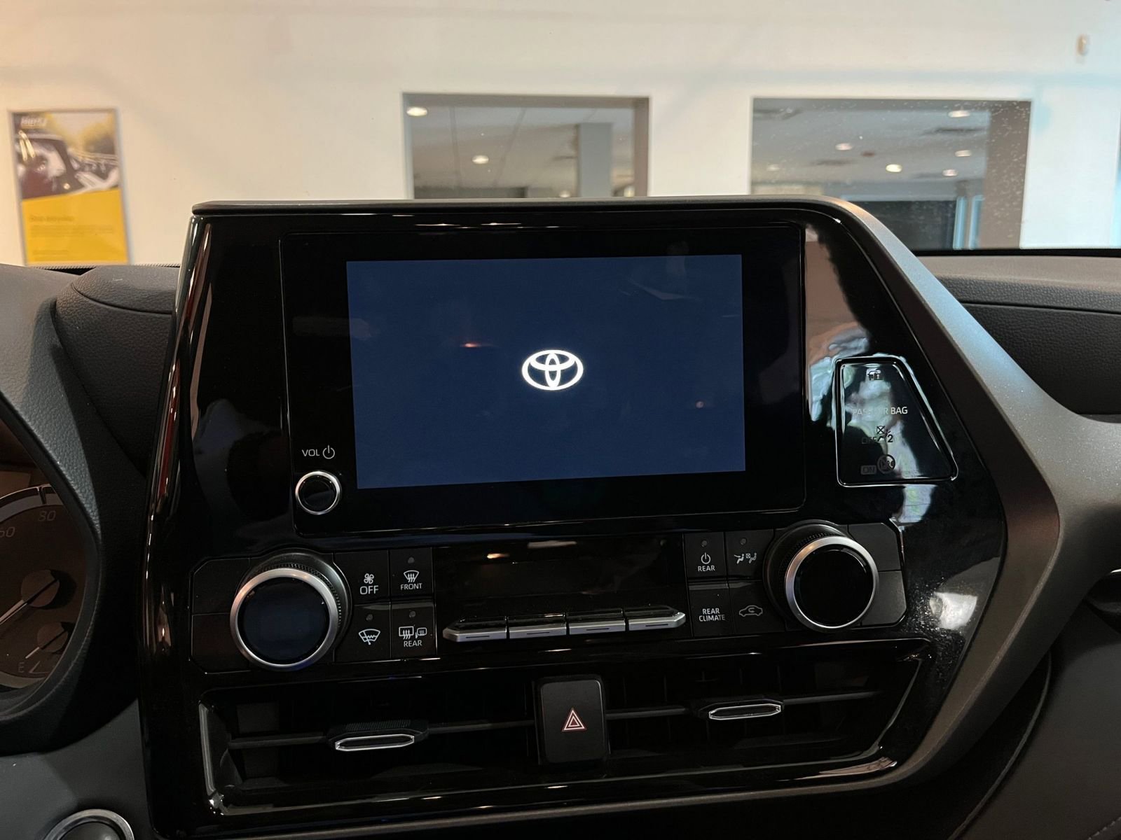 Thumbnail: 2025 Toyota Highlander - 20