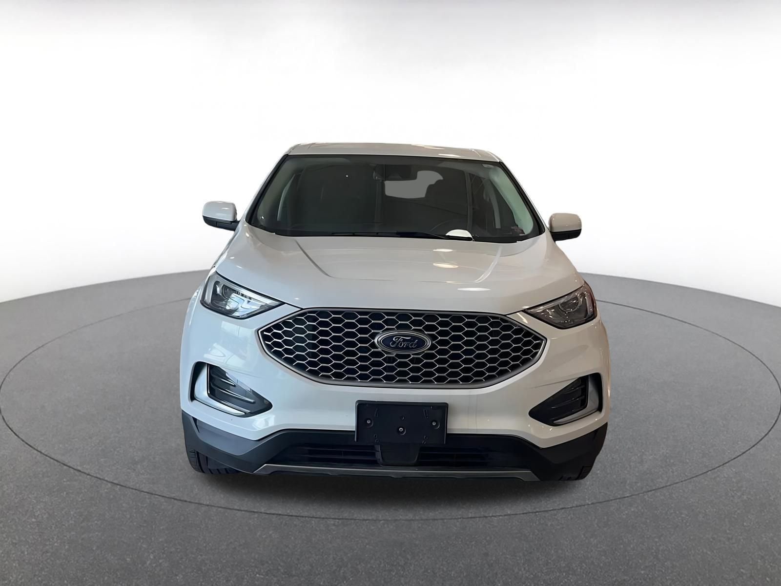 Thumbnail: 2023 Ford Edge - 3