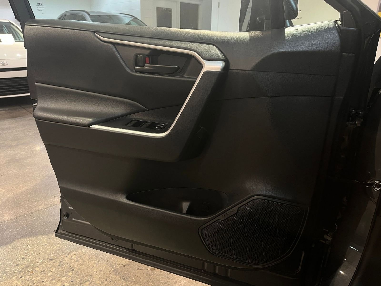 Thumbnail: 2025 Toyota RAV4 - 20