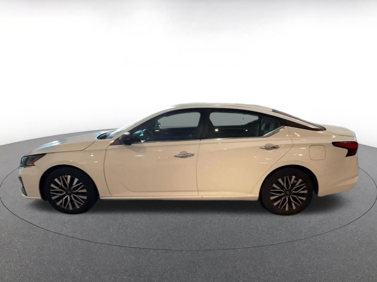 Thumbnail: 2025 Nissan Altima - 8