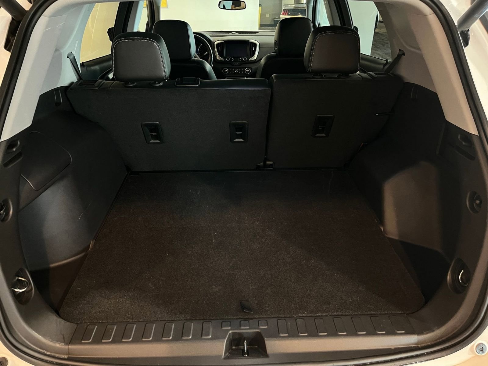 Thumbnail: 2024 GMC Terrain - 31