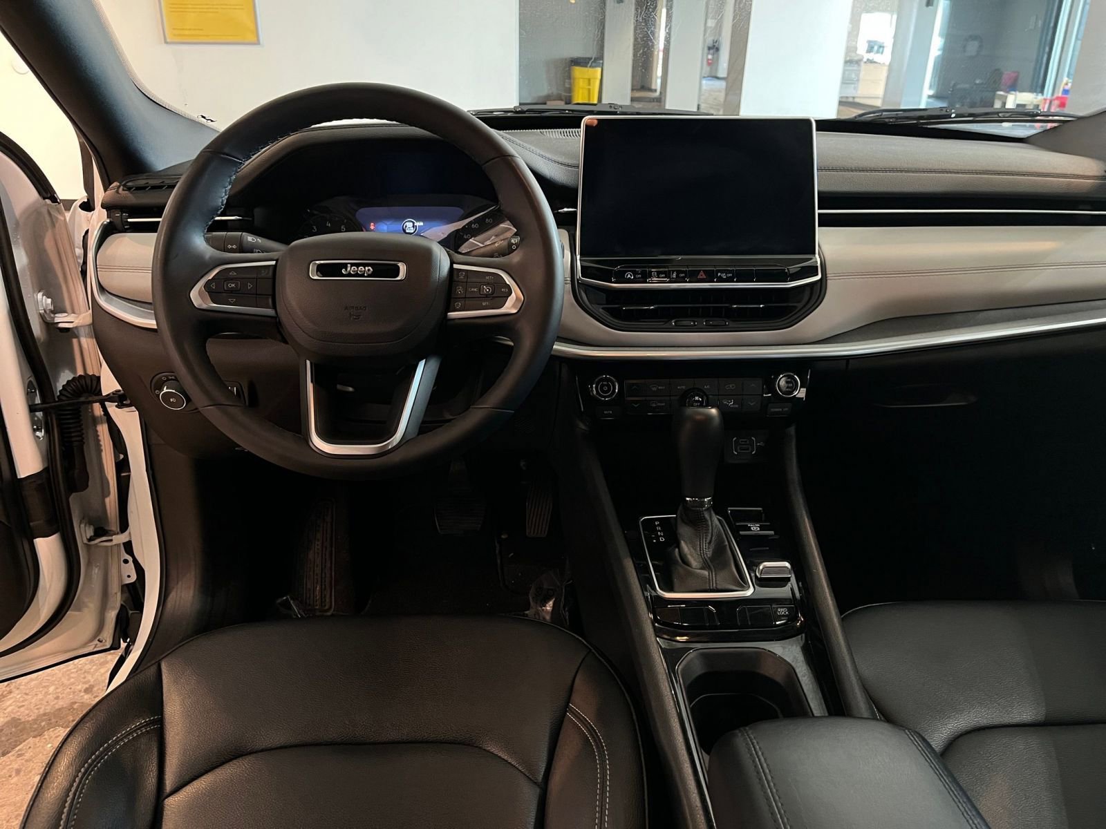 Thumbnail: 2025 Jeep Compass - 34