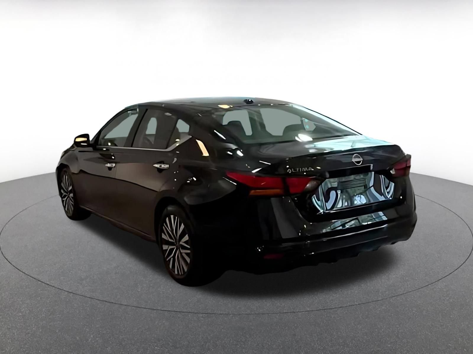Thumbnail: 2025 Nissan Altima - 8