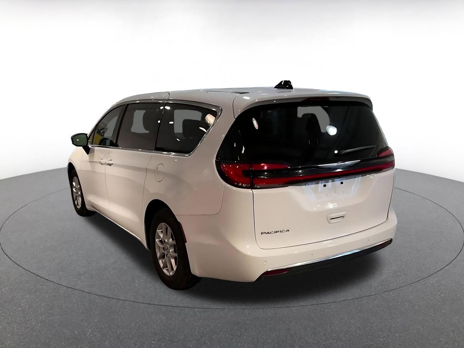 Thumbnail: 2024 Chrysler Pacifica - 11