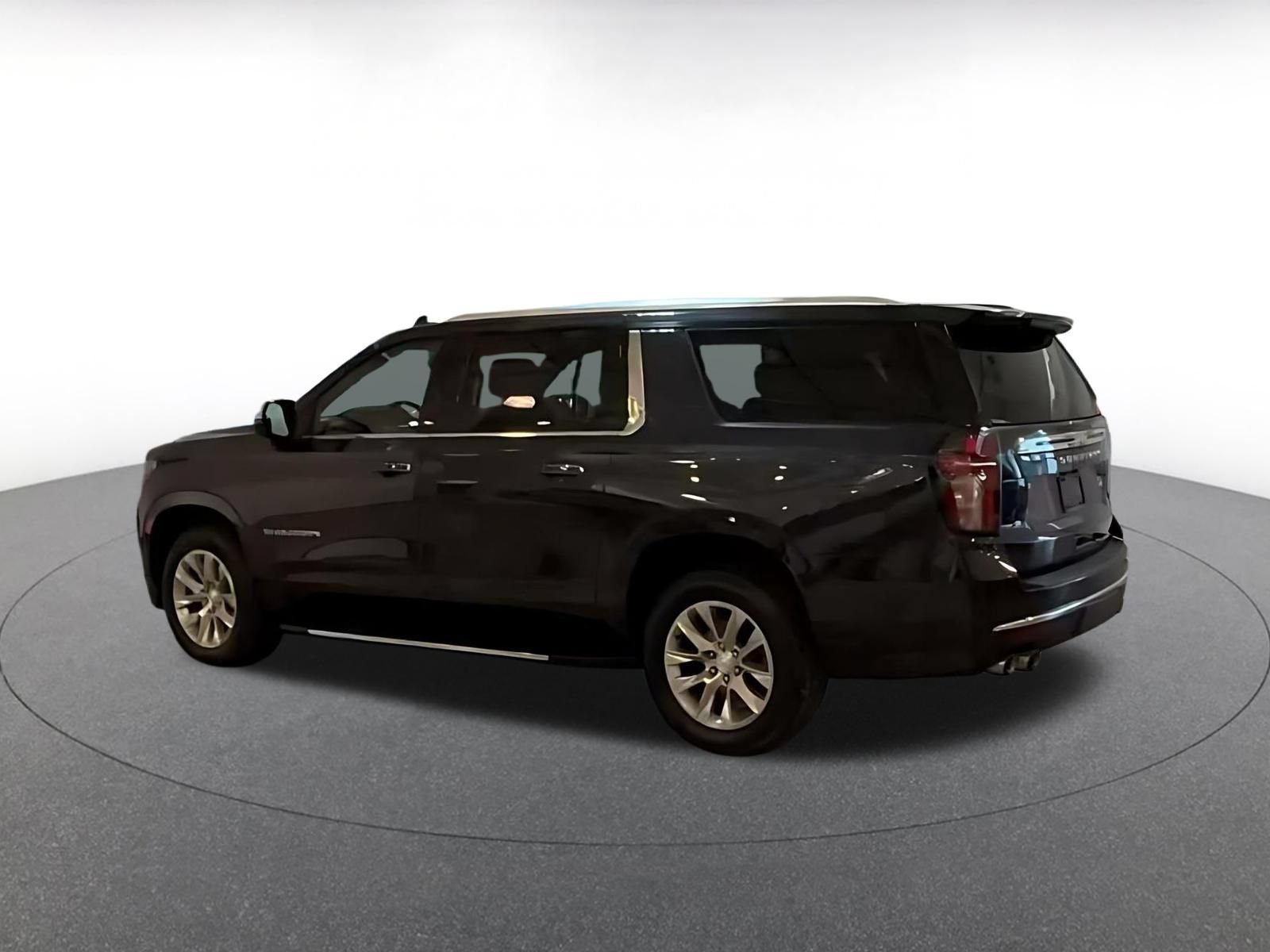 Thumbnail: 2023 Chevrolet Suburban - 9