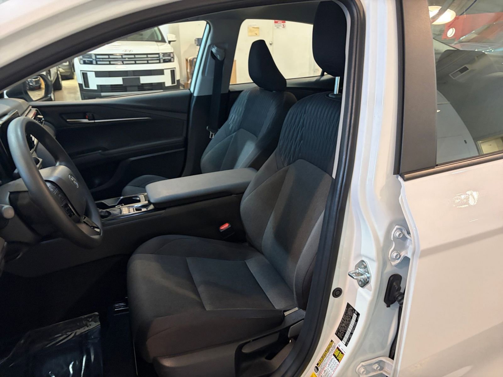 Thumbnail: 2025 Toyota Camry - 25