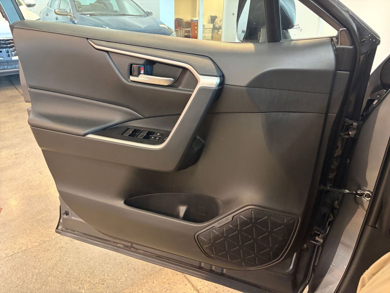 Thumbnail: 2025 Toyota RAV4 - 20