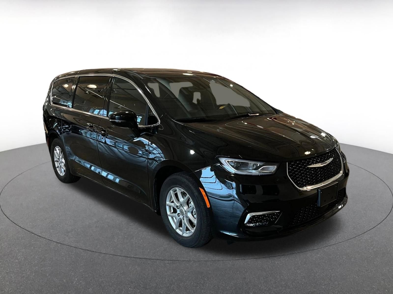 Thumbnail: 2025 Chrysler Pacifica - 1