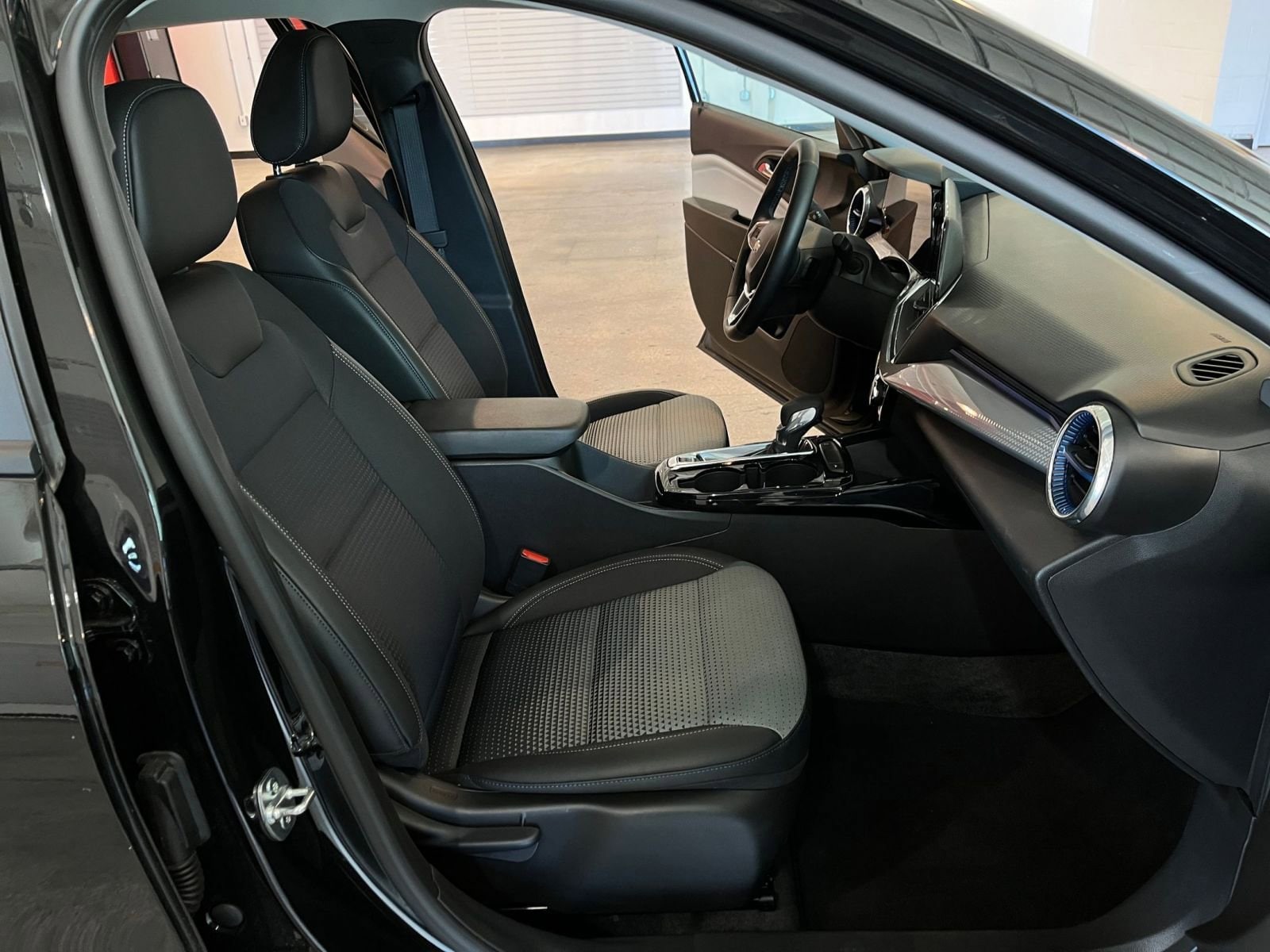 Thumbnail: 2025 Chevrolet Trax - 35