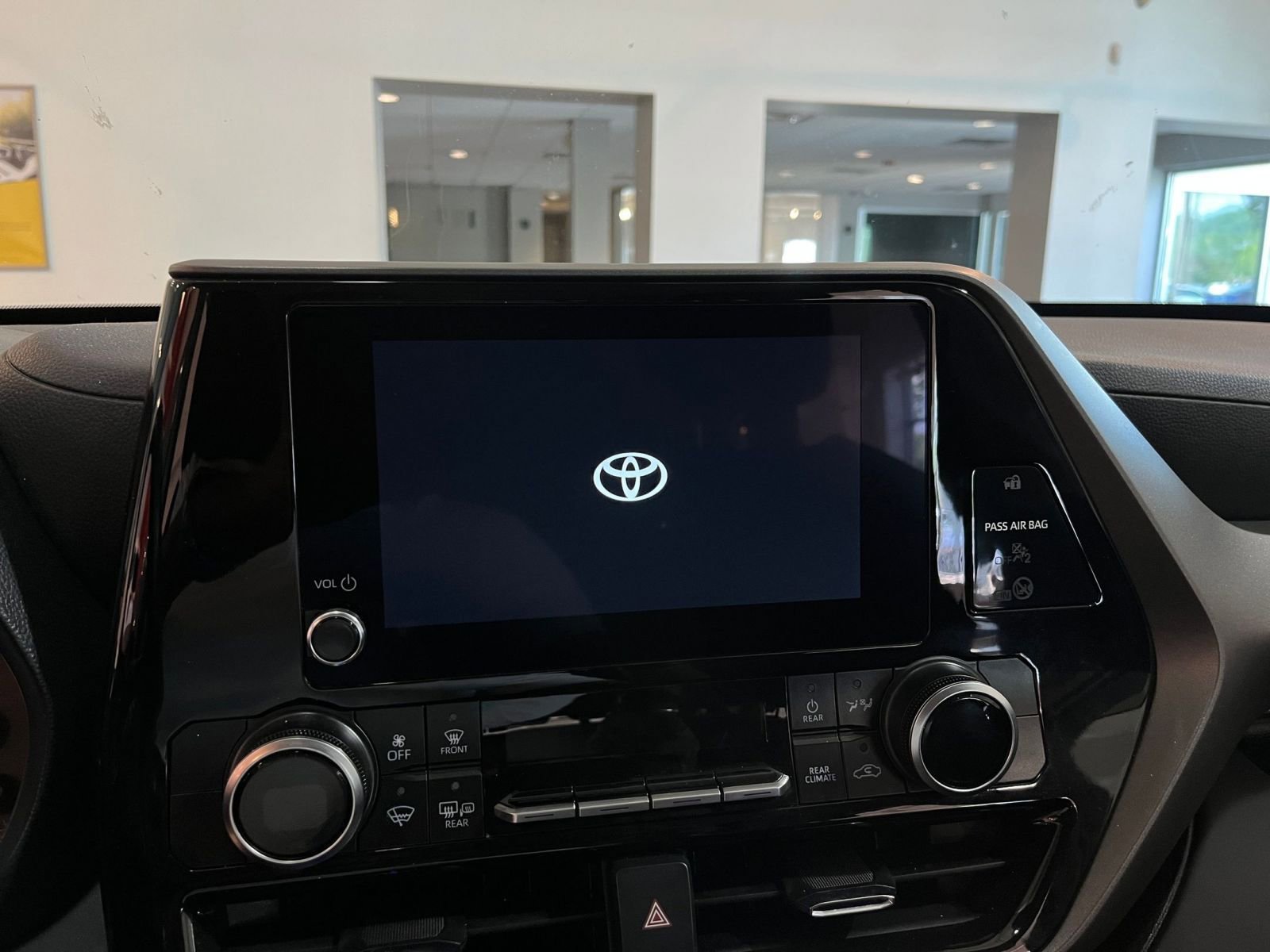 Thumbnail: 2025 Toyota Highlander - 20