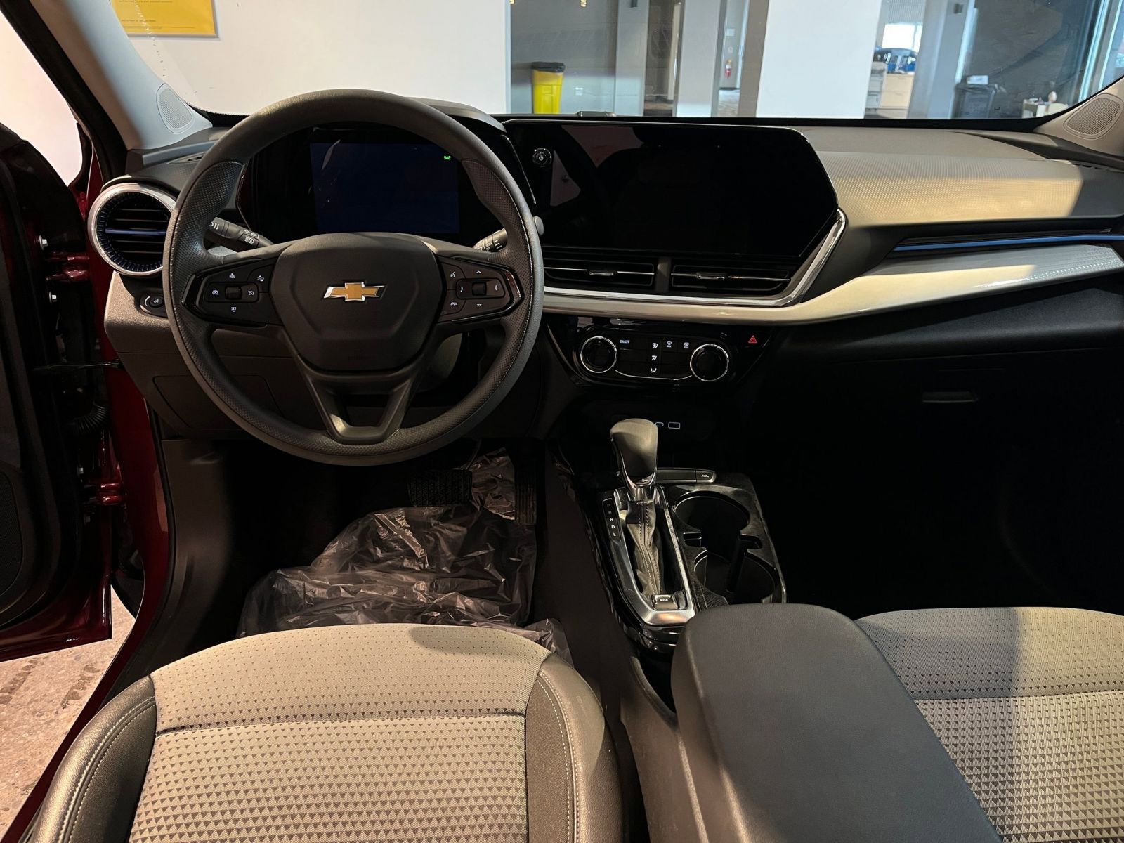 Thumbnail: 2025 Chevrolet Trax - 33