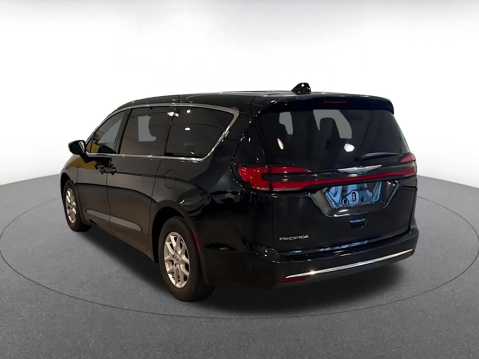 Thumbnail: 2025 Chrysler Pacifica - 11