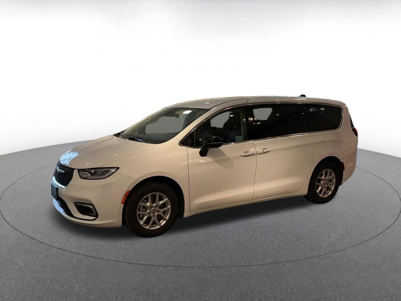Thumbnail: 2024 Chrysler Pacifica - 8
