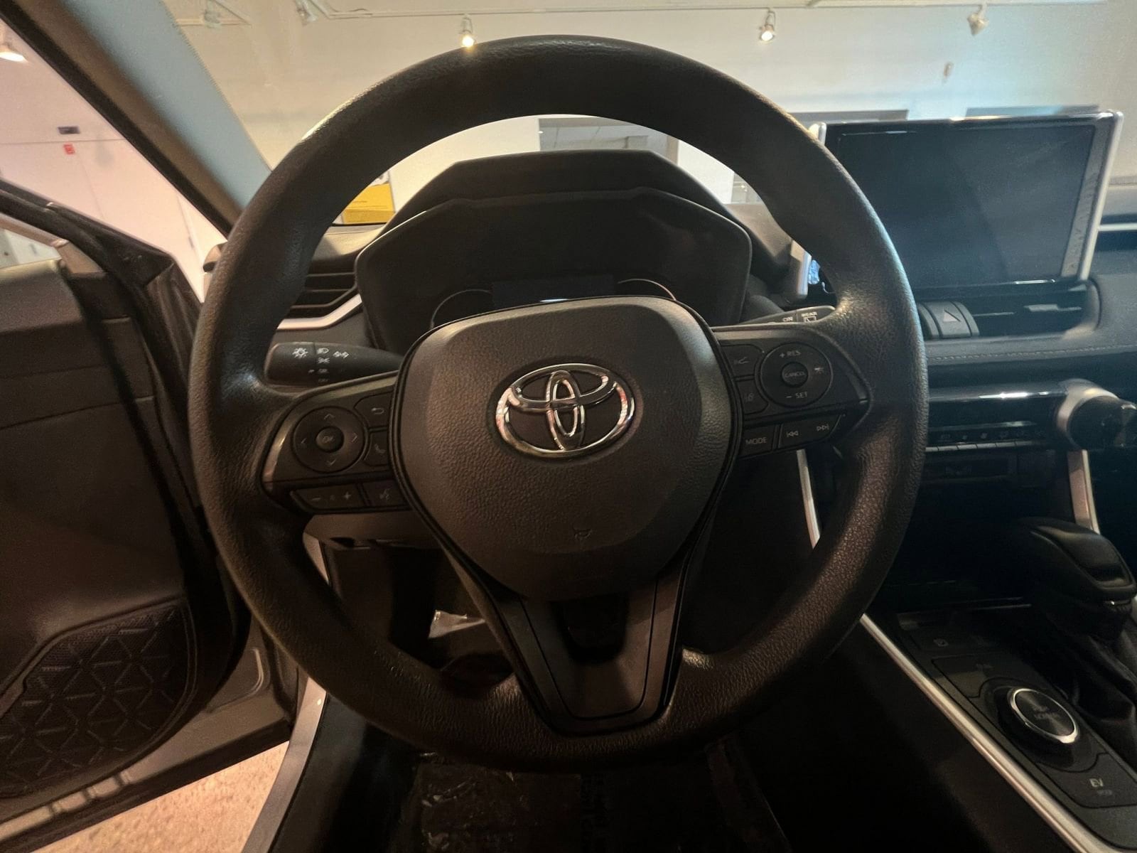 Thumbnail: 2025 Toyota RAV4 - 27