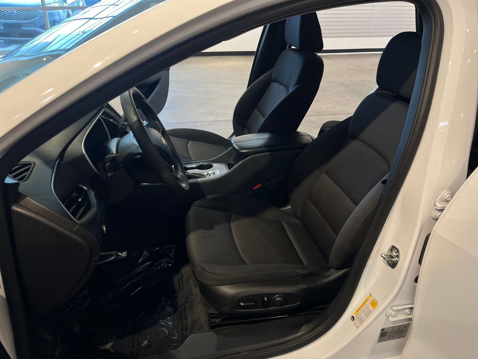 Thumbnail: 2023 Chevrolet Malibu - 27