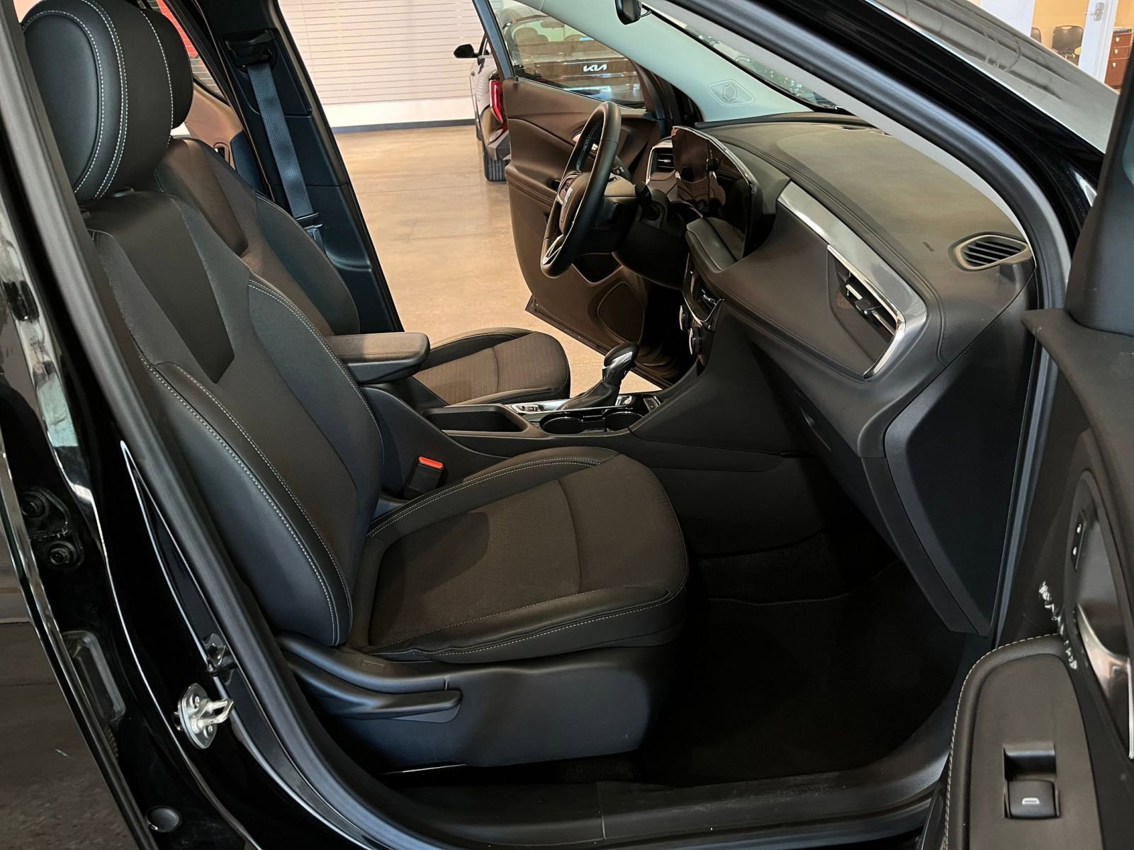 Thumbnail: 2025 Buick Encore GX - 35