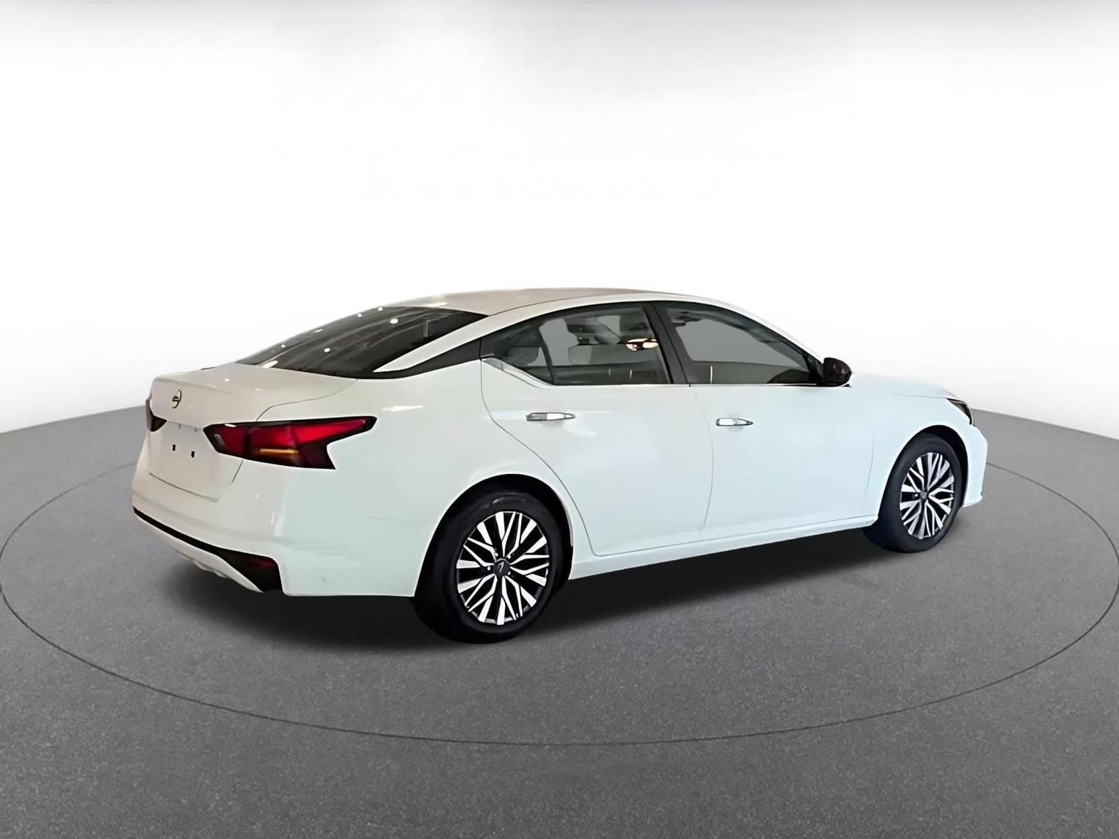 Thumbnail: 2025 Nissan Altima - 10