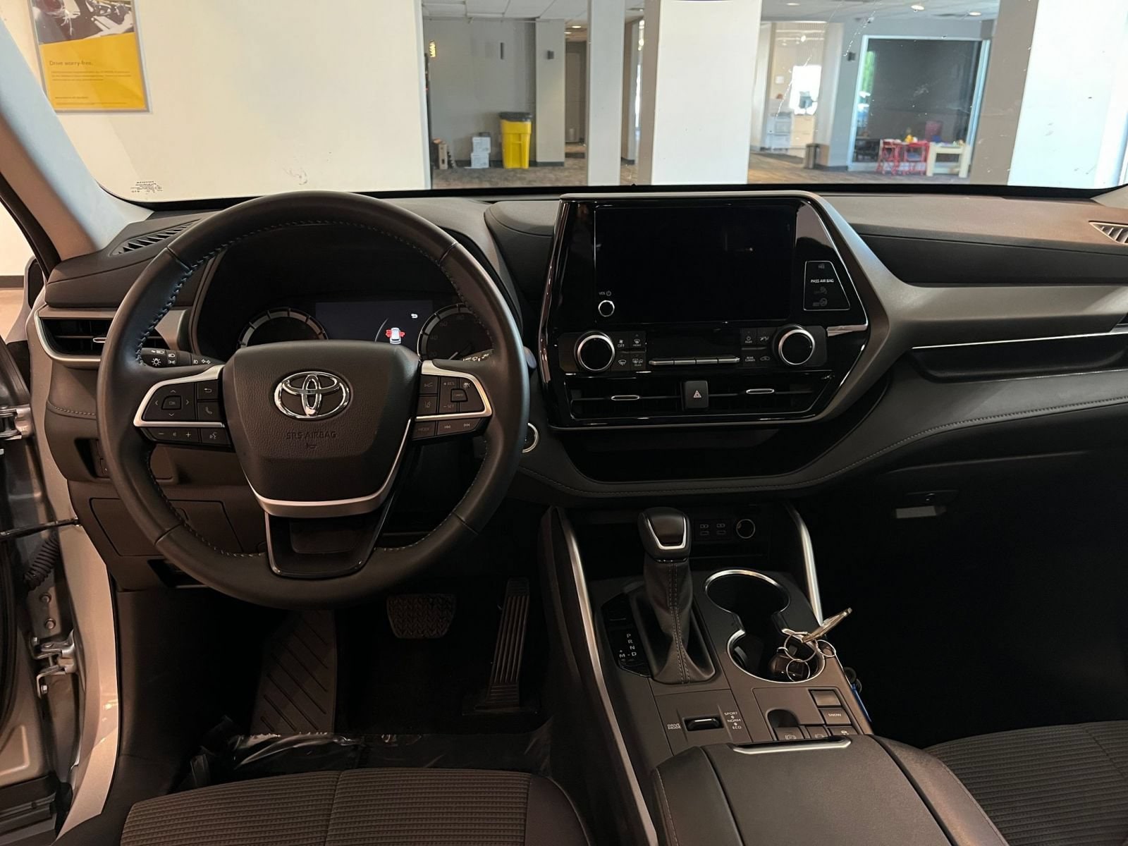 Thumbnail: 2025 Toyota Highlander - 35